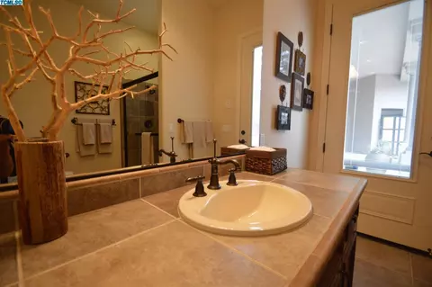 218 E Arlen Ave, Visalia, CA 93277 photo 26