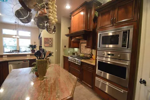 218 E Arlen Ave, Visalia, CA 93277 photo 12