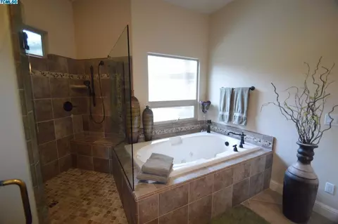 218 E Arlen Ave, Visalia, CA 93277 photo 18