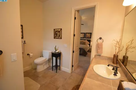 218 E Arlen Ave, Visalia, CA 93277 photo 27