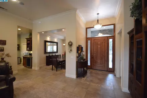 218 E Arlen Ave, Visalia, CA 93277 photo 5