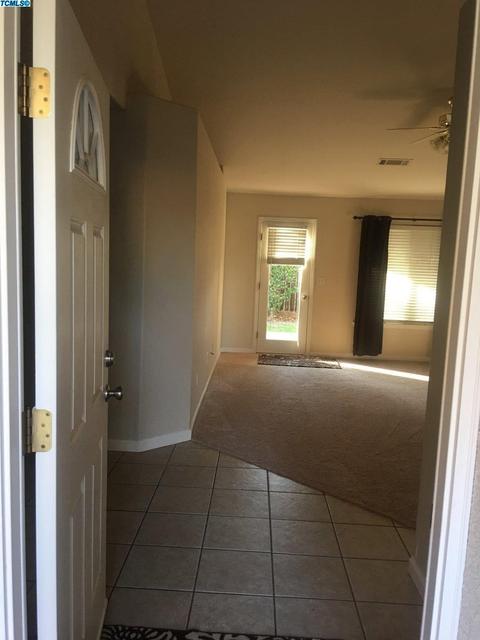 4043 E Stapp Ct, Visalia, CA 93292 photo 2