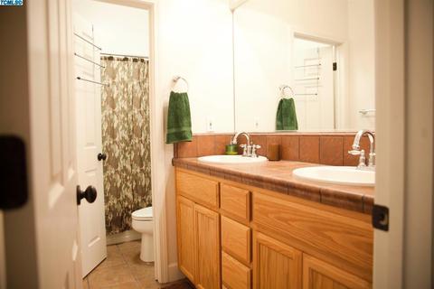 235 Hampton St, Tulare, CA 93274 photo 7
