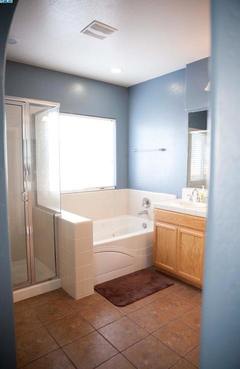 235 Hampton St, Tulare, CA 93274 photo 10