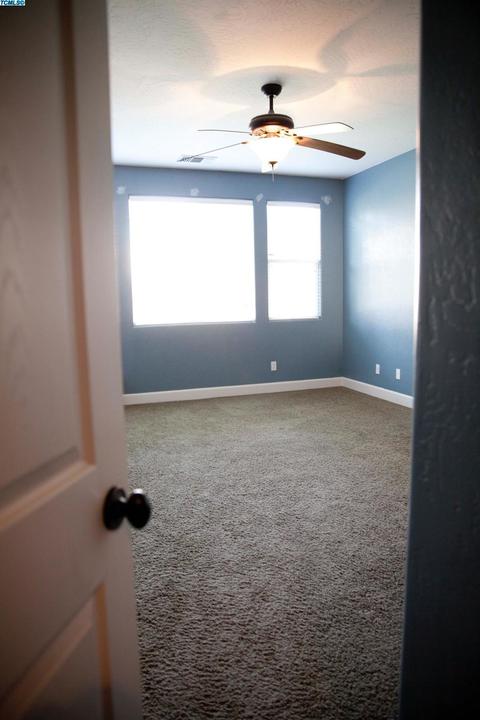 235 Hampton St, Tulare, CA 93274 photo 9