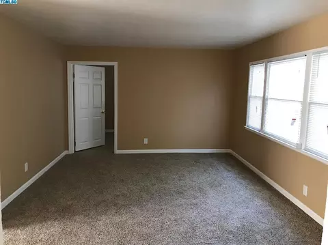 811 E Laurel St, Visalia, CA 93292 photo 3