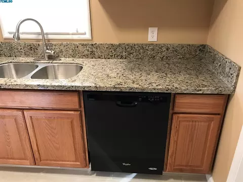 811 E Laurel St, Visalia, CA 93292 photo 12
