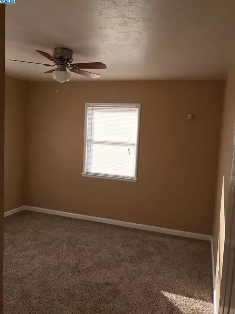 811 E Laurel St, Visalia, CA 93292 photo 6