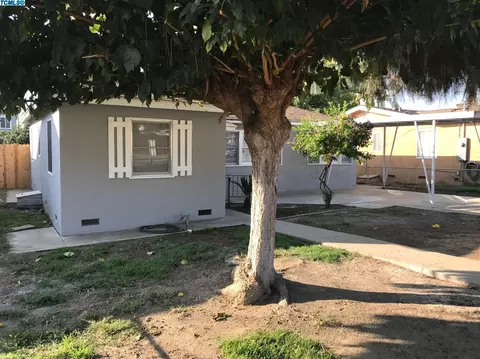 811 E Laurel St, Visalia, CA 93292 photo 2