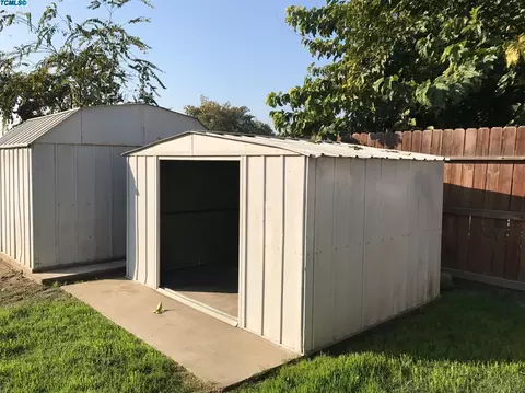 811 E Laurel St, Visalia, CA 93292 photo 20