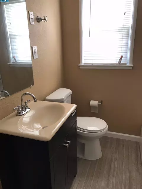 811 E Laurel St, Visalia, CA 93292 photo 9