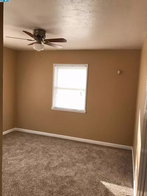 811 E Laurel St, Visalia, CA 93292 photo 5