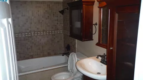 415 E Laura, Visalia, CA 93277 photo 3