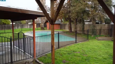415 E Laura, Visalia, CA 93277 photo 11