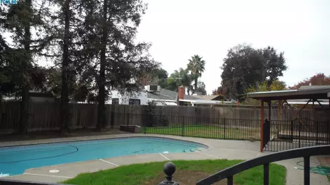 415 E Laura, Visalia, CA 93277 photo 10