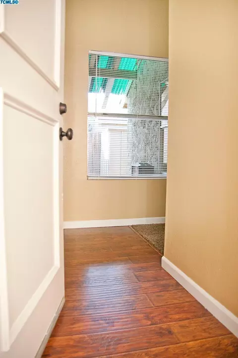 1336 E Sunnyview Ave, Visalia, CA 93292 photo 4
