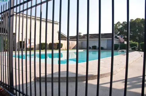 1336 E Sunnyview Ave, Visalia, CA 93292 photo 28