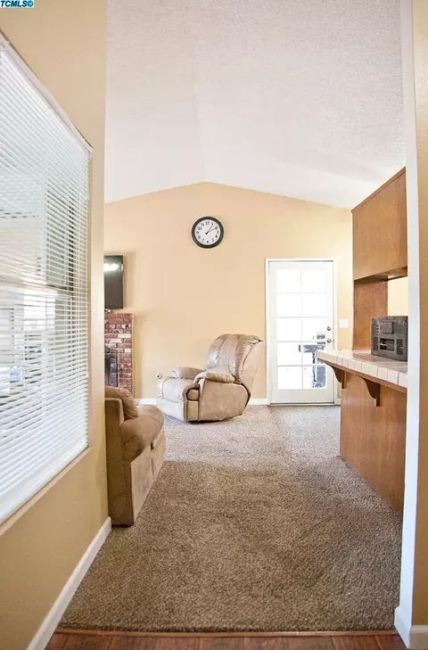 1336 E Sunnyview Ave, Visalia, CA 93292 photo 5