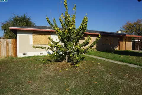 621 E Kamm Ave, Dinuba, CA 93618 photo 2