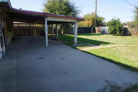 621 E Kamm Ave, Dinuba, CA 93618 photo 3