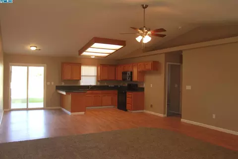 533 Cosart Ct, Exeter, CA 93221 photo 3