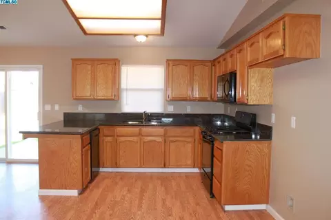 533 Cosart Ct, Exeter, CA 93221 photo 4