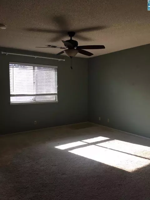 37 Cantebury Dr, Lemoore, CA 93245 photo 15