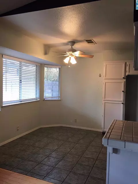 37 Cantebury Dr, Lemoore, CA 93245 photo 10