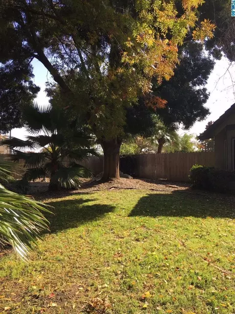 37 Cantebury Dr, Lemoore, CA 93245 photo 4