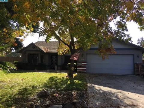 37 Cantebury Dr, Lemoore, CA 93245 photo 1