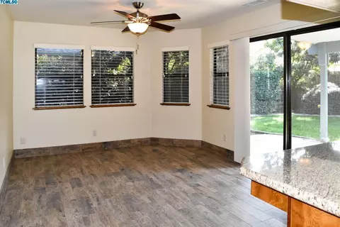 231 E Wilson Ave, Tulare, CA 93274 photo 12