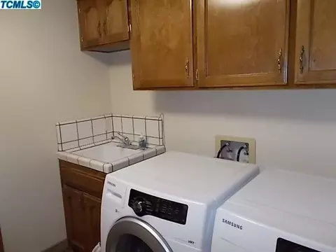 231 E Wilson Ave, Tulare, CA 93274 photo 19