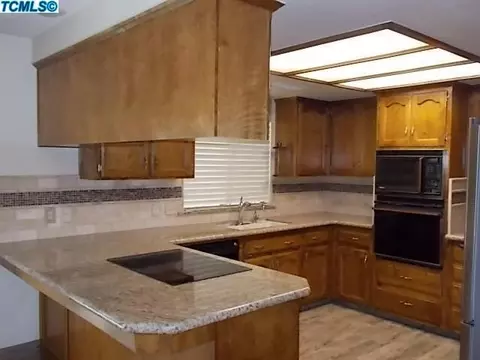231 E Wilson Ave, Tulare, CA 93274 photo 9