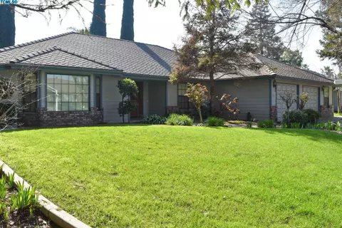 231 E Wilson Ave, Tulare, CA 93274 photo 3