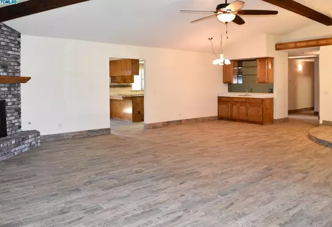 231 E Wilson Ave, Tulare, CA 93274 photo 7