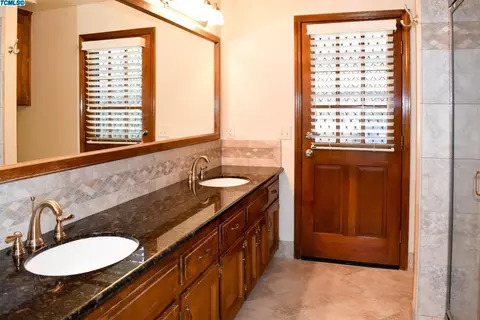 231 E Wilson Ave, Tulare, CA 93274 photo 24