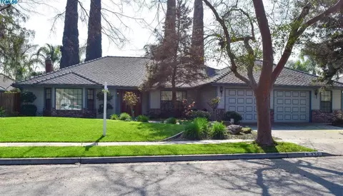 231 E Wilson Ave, Tulare, CA 93274 photo 1