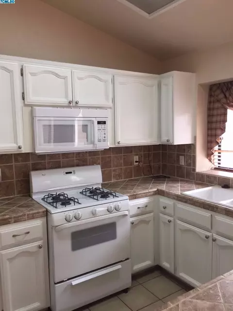 1405 E Vassar, Visalia, CA 93292 photo 7