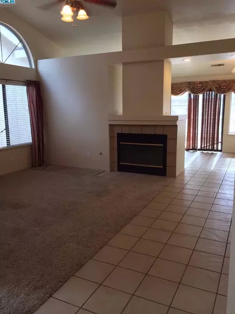 1405 E Vassar, Visalia, CA 93292 photo 10