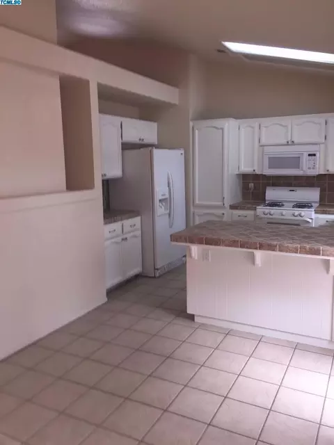 1405 E Vassar, Visalia, CA 93292 photo 8