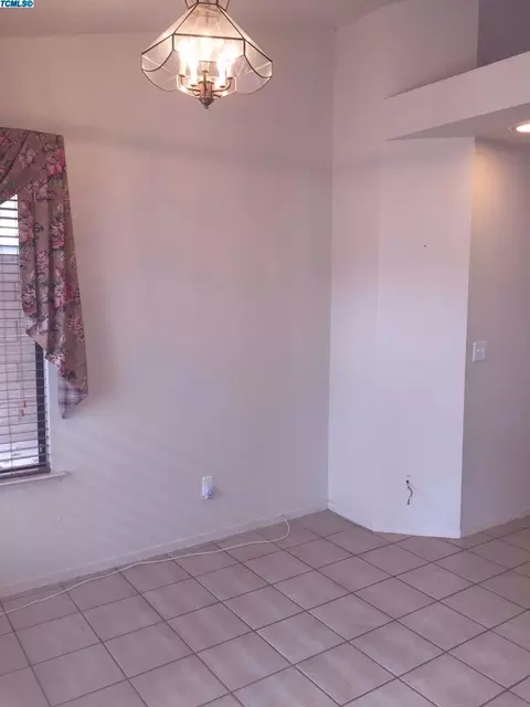 1405 E Vassar, Visalia, CA 93292 photo 9