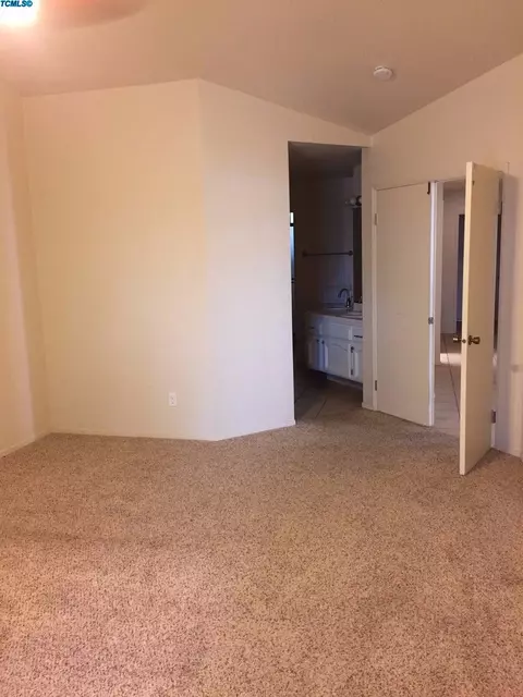 1405 E Vassar, Visalia, CA 93292 photo 12