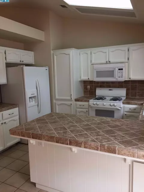 1405 E Vassar, Visalia, CA 93292 photo 6