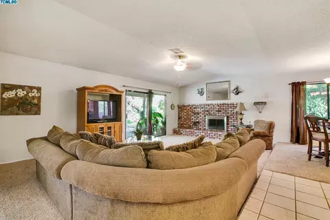 235 W Tenaya Ave, Clovis, CA 93612 photo 5