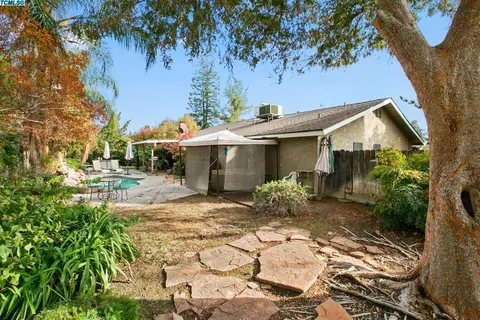 235 W Tenaya Ave, Clovis, CA 93612 photo 15
