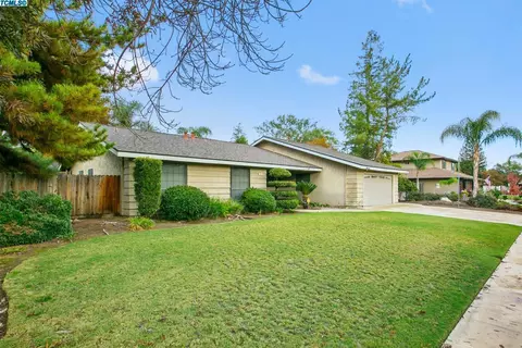 235 W Tenaya Ave, Clovis, CA 93612 photo 2