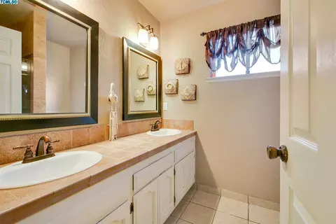 235 W Tenaya Ave, Clovis, CA 93612 photo 10