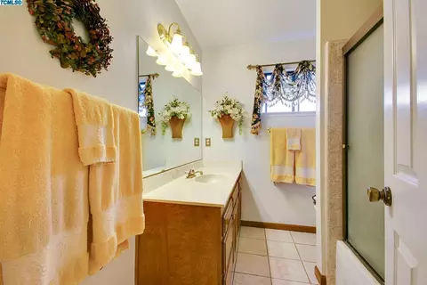 235 W Tenaya Ave, Clovis, CA 93612 photo 8