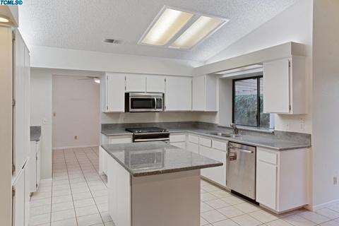 1436 E Castleview Ave, Visalia, CA 93292 photo 7
