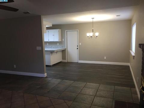 2806 E Sweet Ave, Visalia, CA 93292 photo 4